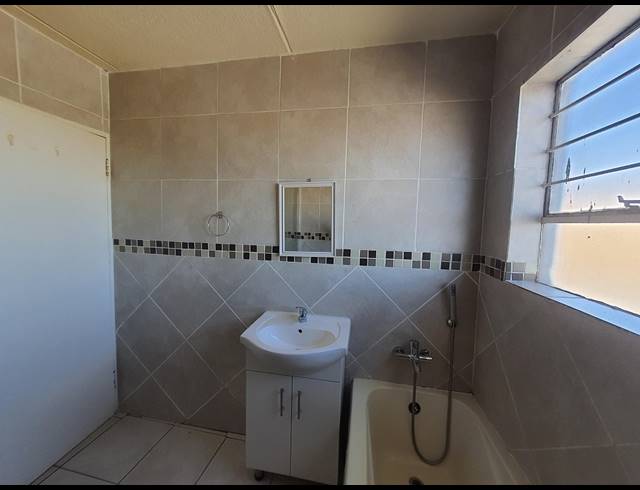 2 BEDROOM APARTMENT FOR SALE IN VORNA VALLEY